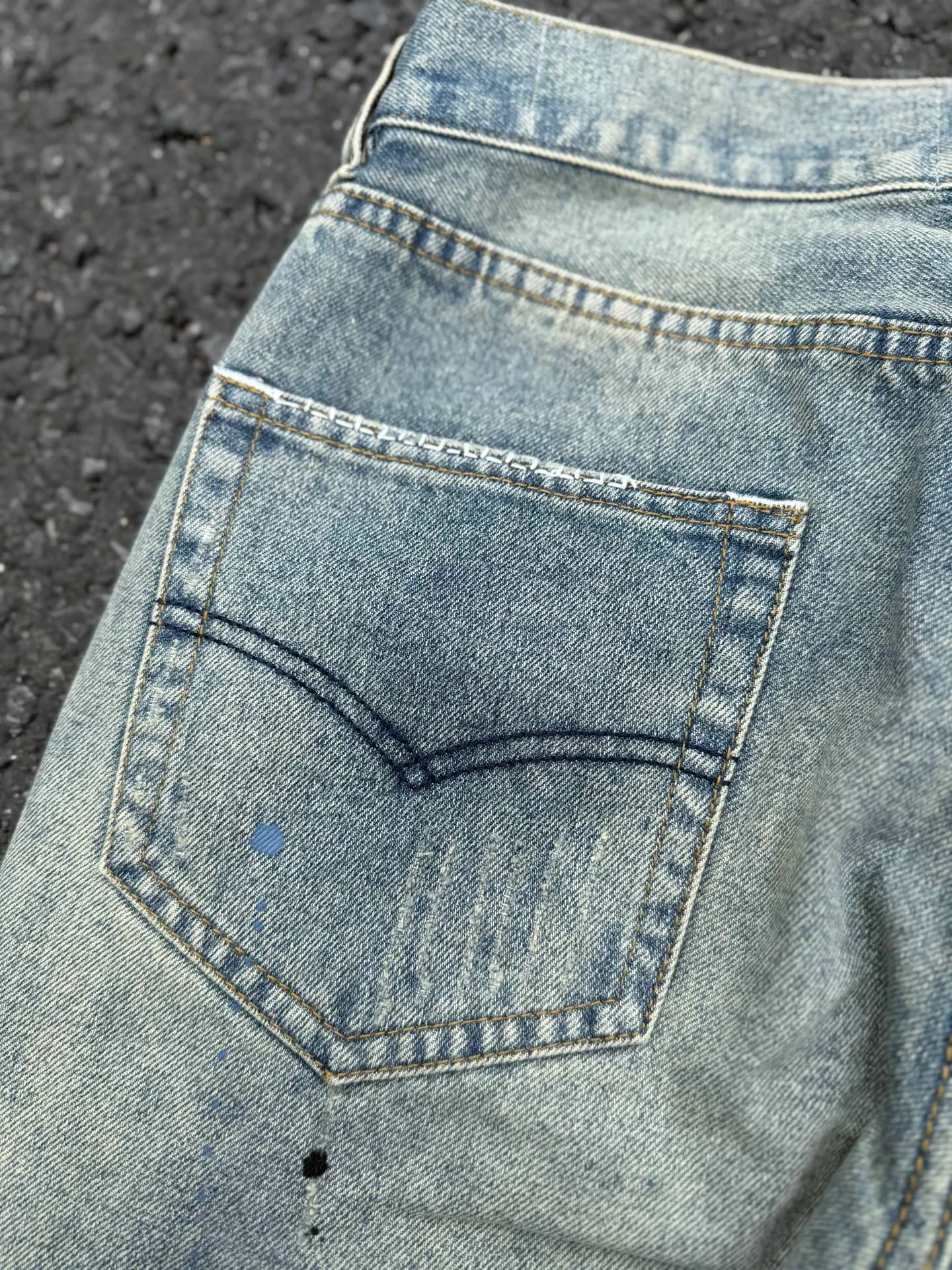 #8215 P300💰 GALLERY DEPT. Vintage splicing, hand-stitched hole patches, random tie lines, loose washed flared jeans - truly restore the ultimate texture of Vintage - original hardware accessories, washed and other elevators, QR code analysis are all purchased from the original factory, high degree of restoration, you are welcome to compare the products ~ - three-dimensional version, loose and comfortable, not picky about the figure, taller and slimmer, factory Seiko, original factory quality control, same style for men and women, can be matched with couples Versatile recommendation: must-have jeans for all seasons - Sizes: 28 30 32 34 36